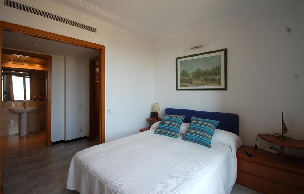 Lets Holidays Apartment Sea Views In Barcelona Room photo